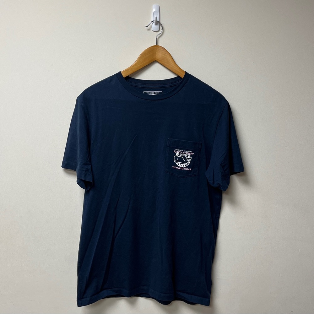 Vineyard Vines Shirt Mens Small Blue Kentucky Derby Horseshoe Graphic Pocket Tee